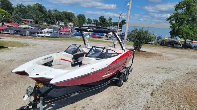 Slide: The Image of Malibu Wakesetter 22 MXZ 2015 - 9