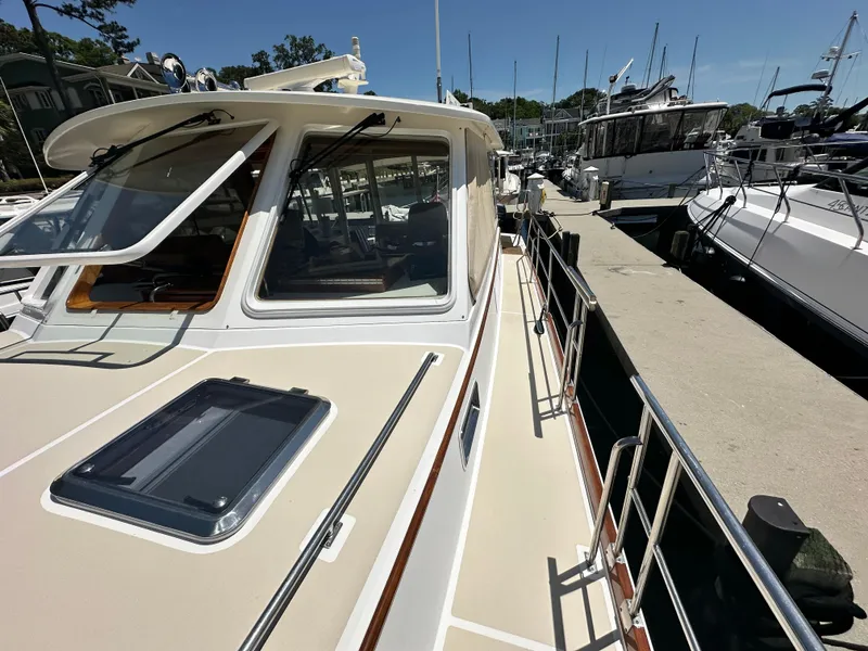 Slide: The Image of Grand Banks 49 Eastbay HX 2004 - 118