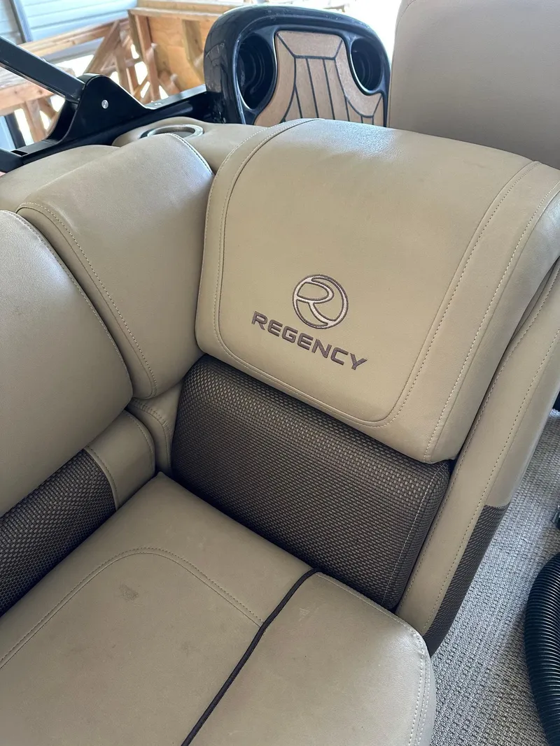 Slide: The Image of Regency 230 Sports 2020 - 10