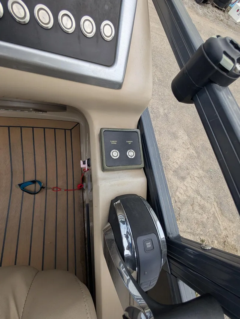 Slide: The Image of Regency 230 Sports 2020 - 4