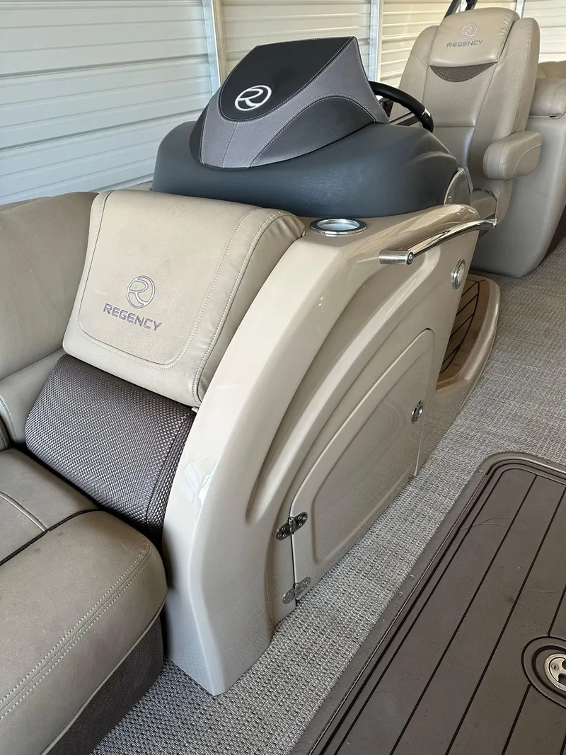 Slide: The Image of Regency 230 Sports 2020 - 8