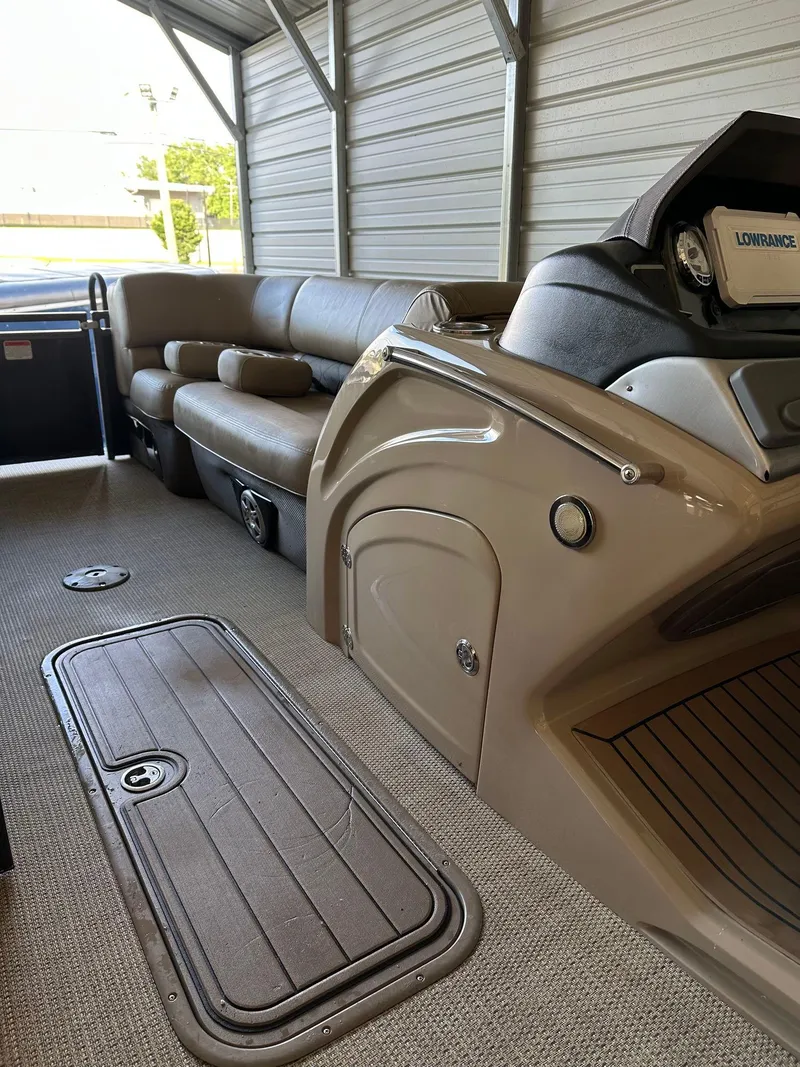 Slide: The Image of Regency 230 Sports 2020 - 9