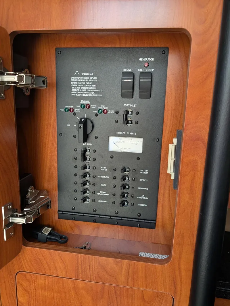 Slide: The Image of Rinker 280 Express Cruiser 2011 - 13