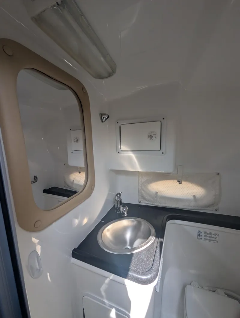 Slide: The Image of Rinker 280 Express Cruiser 2011 - 18