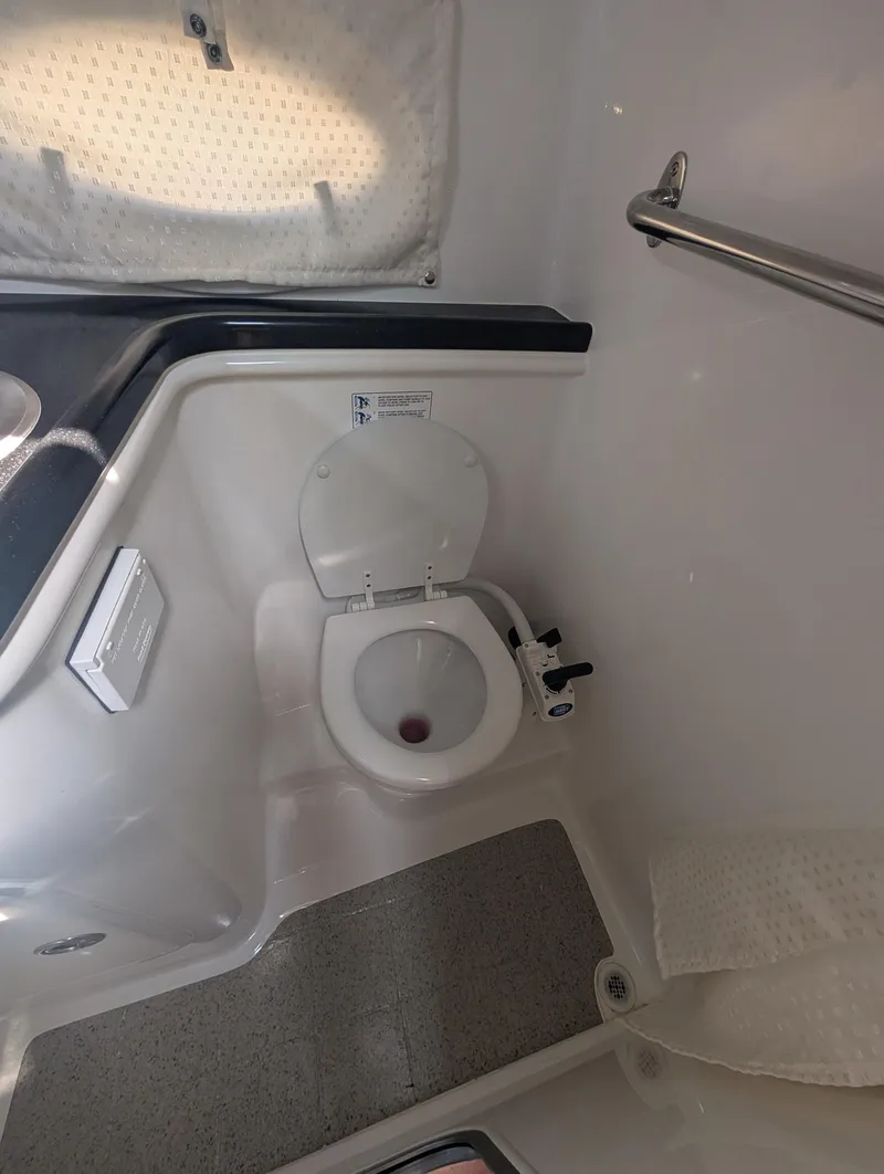 Slide: The Image of Rinker 280 Express Cruiser 2011 - 19