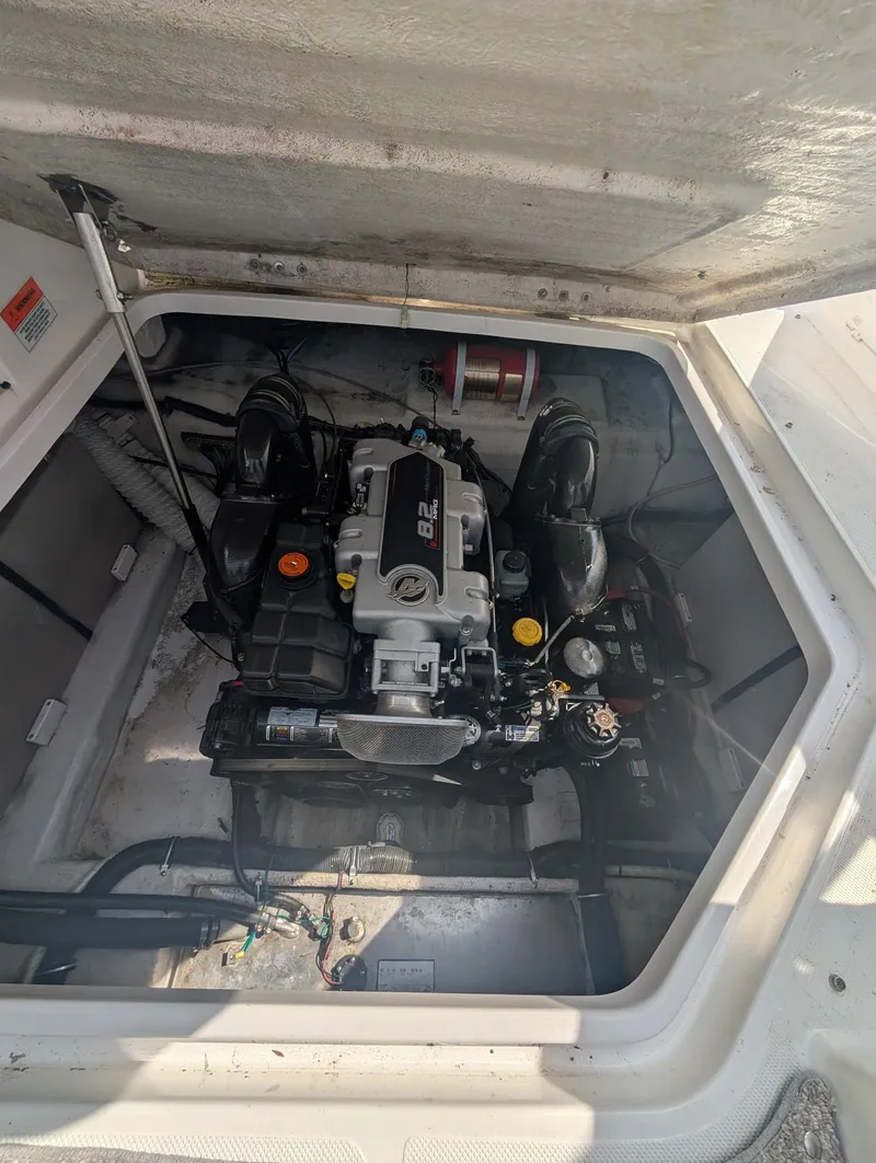 Slide: The Image of Rinker 280 Express Cruiser 2011 - 20