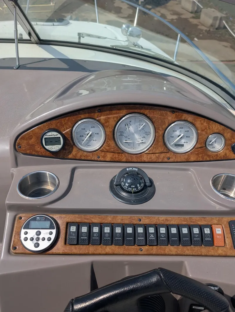 Slide: The Image of Rinker 280 Express Cruiser 2011 - 23