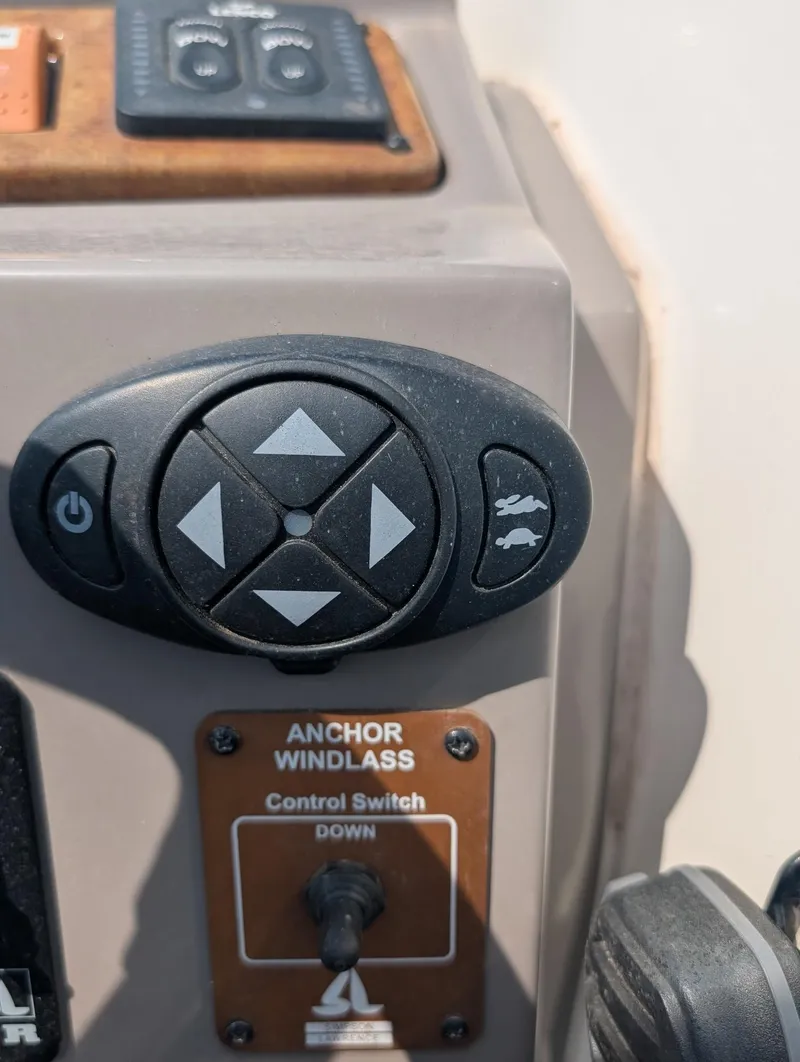 Slide: The Image of Rinker 280 Express Cruiser 2011 - 24