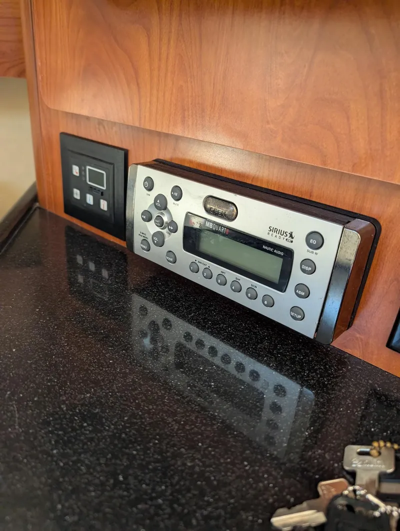 Slide: The Image of Rinker 280 Express Cruiser 2011 - 8