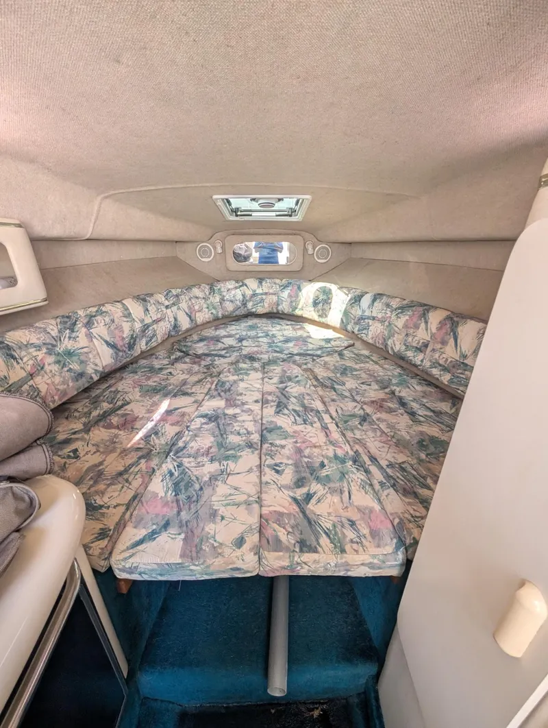 Slide: The Image of Sea Ray 270 Sundancer 1998 - 23