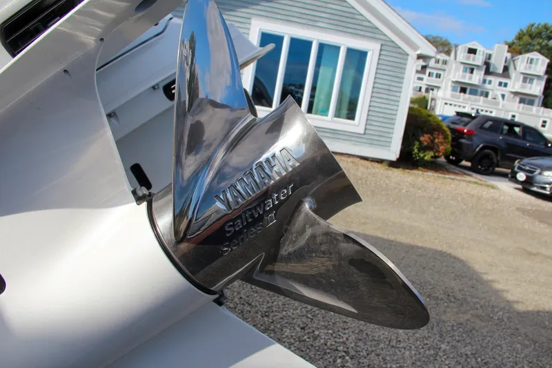 Slide: The Image of Propeller of 2025 Sea Hunt Ultra 275 SE boat with Yamaha Saltwater Series. - 29
