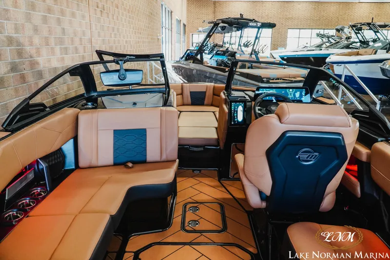 Slide: The Image of Malibu Wakesetter 23 LSV 2025 - 10