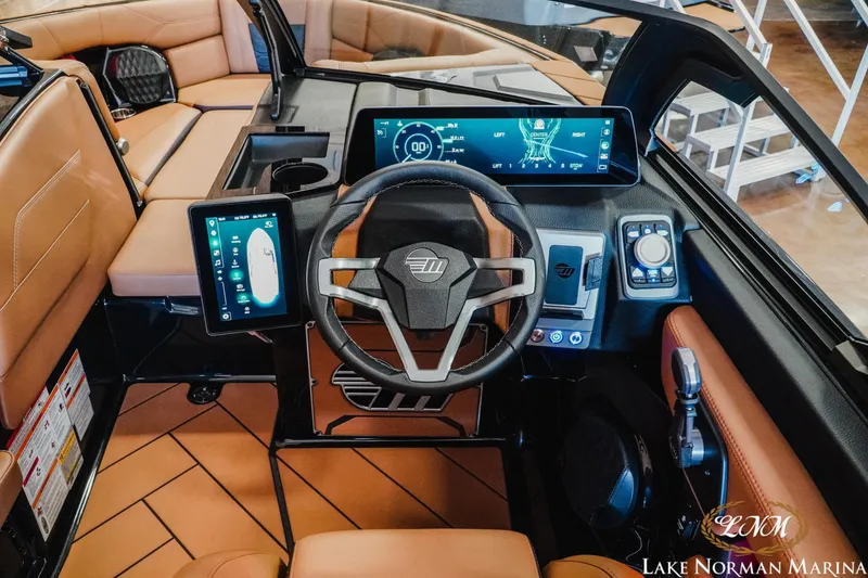 Slide: The Image of Malibu Wakesetter 23 LSV 2025 - 13