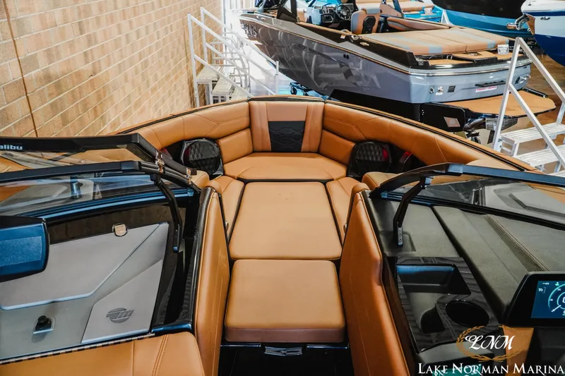 Slide: The Image of Malibu Wakesetter 23 LSV 2025 - 15