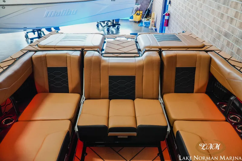 Slide: The Image of Malibu Wakesetter 23 LSV 2025 - 18