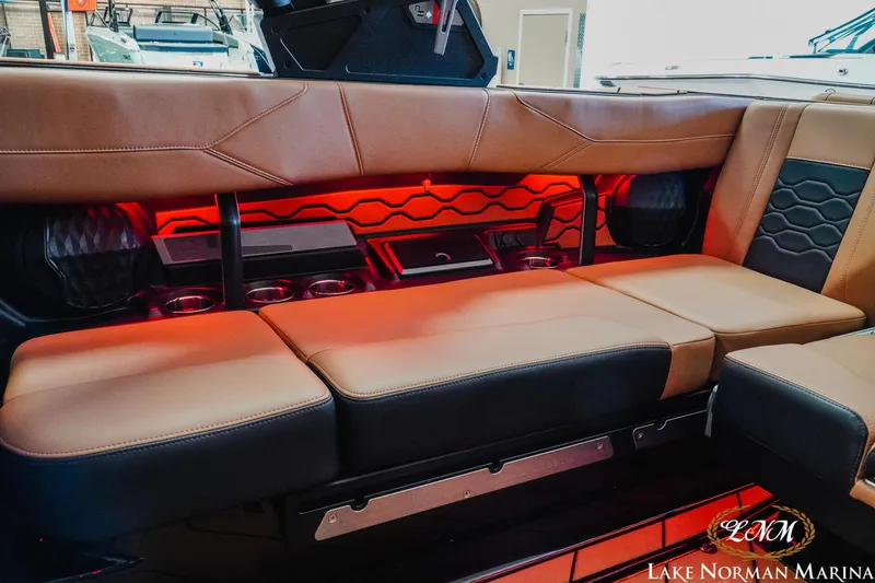 Slide: The Image of Malibu Wakesetter 23 LSV 2025 - 21