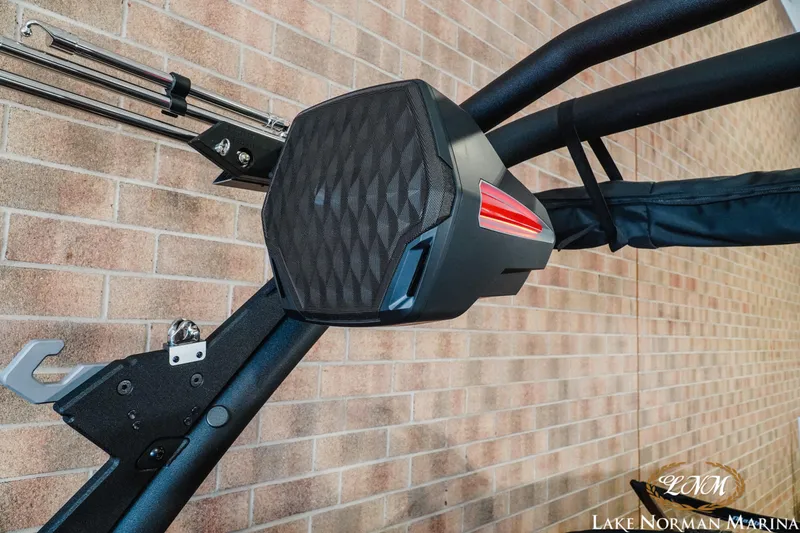 Slide: The Image of Malibu Wakesetter 23 LSV 2025 - 22