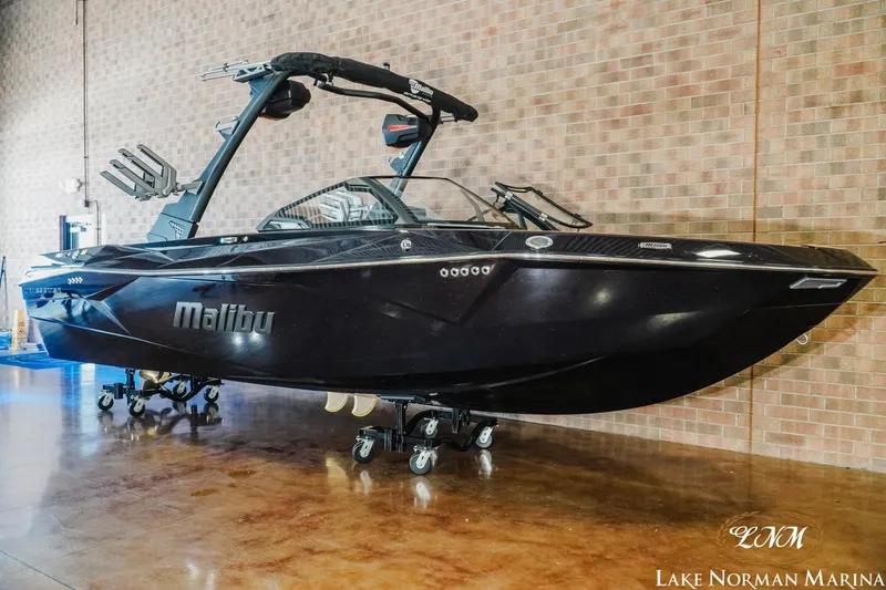 Slide: The Image of Malibu Wakesetter 23 LSV 2025 - 3