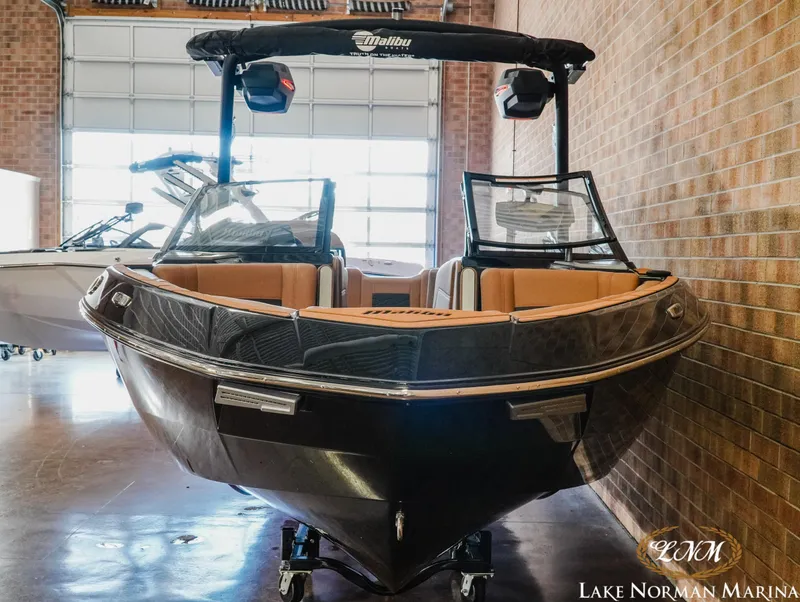 Slide: The Image of Malibu Wakesetter 23 LSV 2025 - 4