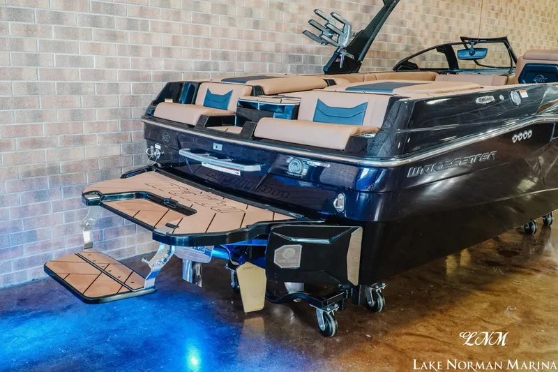 Slide: The Image of Malibu Wakesetter 23 LSV 2025 - 5