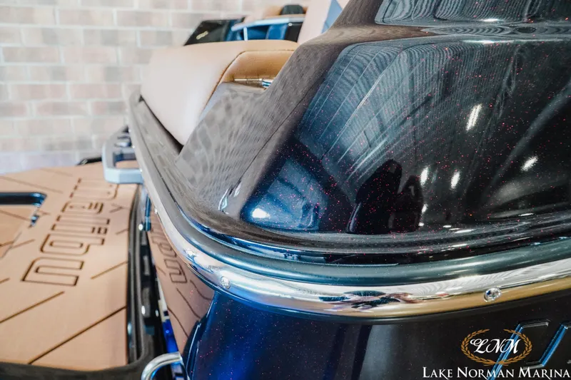 Slide: The Image of Malibu Wakesetter 23 LSV 2025 - 7