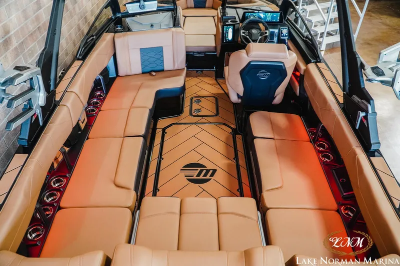 Slide: The Image of Malibu Wakesetter 23 LSV 2025 - 9