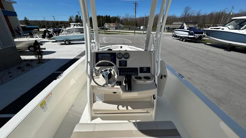 Slide: The Image of Boston Whaler 220 Dauntless 2025 - 13
