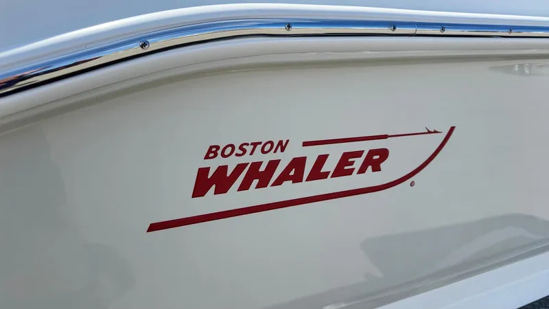 Slide: The Image of Boston Whaler 220 Dauntless 2025 - 3