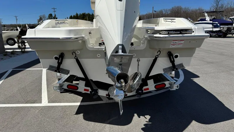 Slide: The Image of Boston Whaler 220 Dauntless 2025 - 4