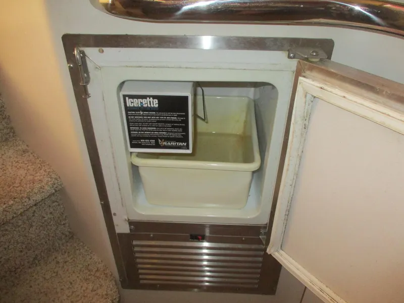 Slide: The Image of Ice maker inside a 1991 Sea Ray 350 Express Cruiser yacht. - 26
