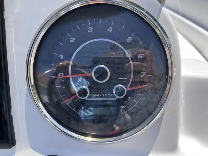 Slide: The Image of Hurricane 205 Sundeck Sport OB 2023 - 16