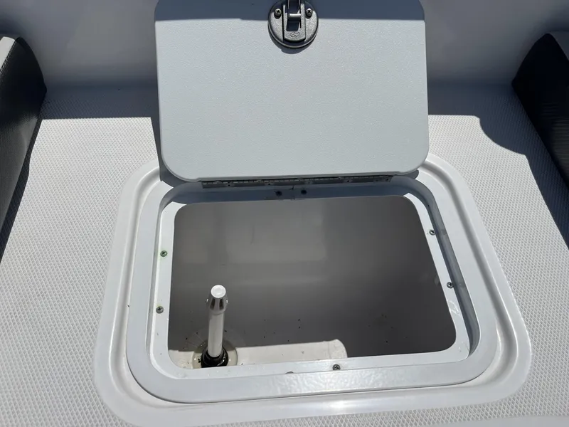 Slide: The Image of Hurricane 205 Sundeck Sport OB 2023 - 19