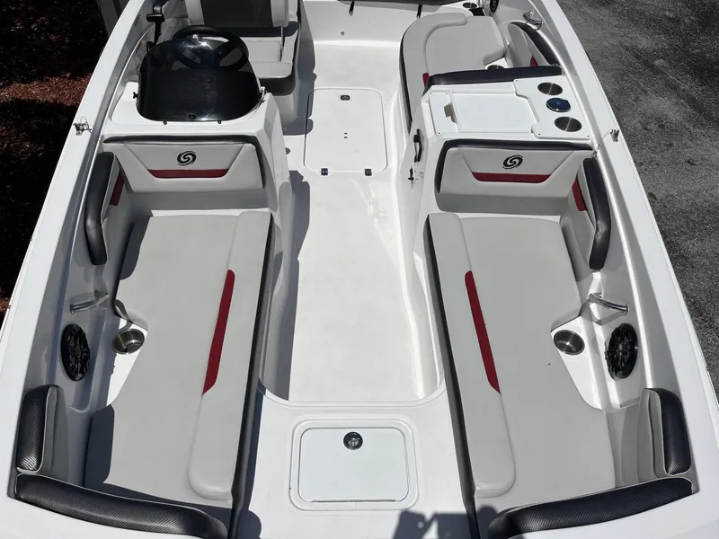 Slide: The Image of Hurricane 205 Sundeck Sport OB 2023 - 20