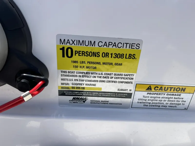 Slide: The Image of Hurricane 205 Sundeck Sport OB 2023 - 22