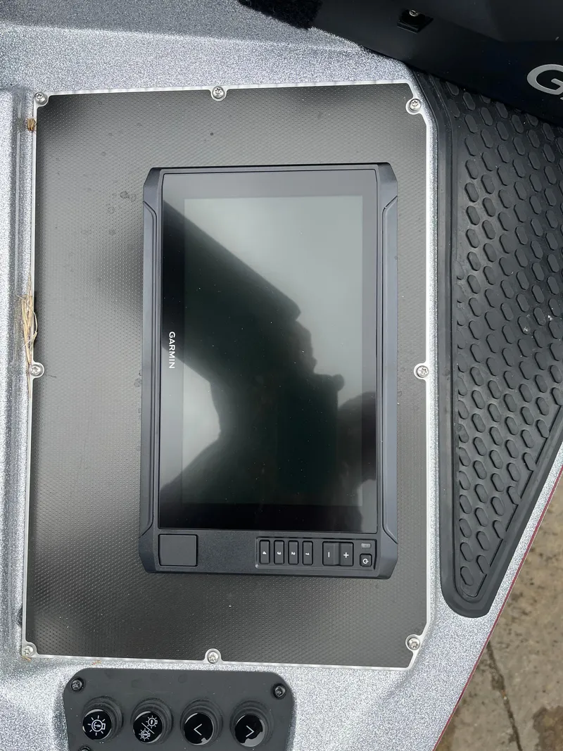 Slide: The Image of 2024 Ranger Z518 Garmin Ranger Cup Equipped with Garmin display on dashboard. - 13