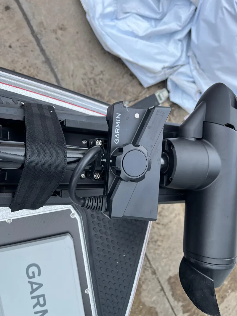 Slide: The Image of 2024 Ranger Z518 Garmin Ranger Cup Equipped boat with Garmin technology. - 16