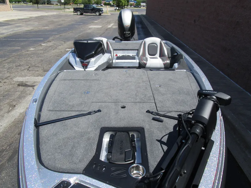 Slide: The Image of 2024 Ranger Z518 Garmin Ranger Cup Equipped boat with spacious deck and advanced navigation. - 25