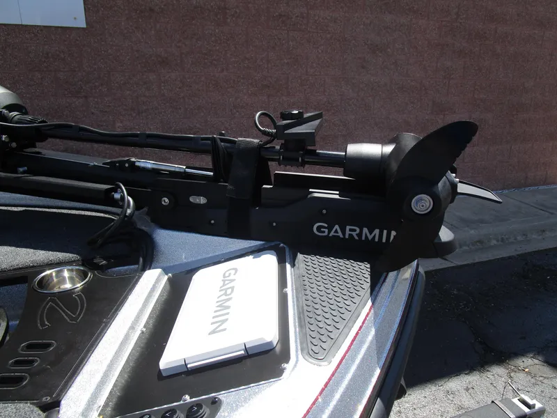 Slide: The Image of 2024 Ranger Z518 Garmin Ranger Cup Equipped boat with Garmin trolling motor. - 4