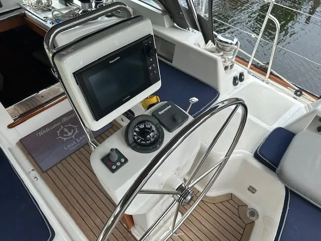 Slide: The Image of Steering wheel and navigation system on 2014 Passport 545 Vista yacht deck. - 27