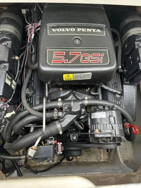 Slide: The Image of Volvo Penta 5.7 GSi engine in a 1998 Four Winns 225 Sundowner boat. - 10