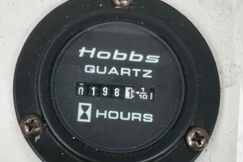 Slide: The Image of Hobbs Quartz hour meter displaying 1981.1 hours on a 1998 Four Winns 225 Sundowner. - 16