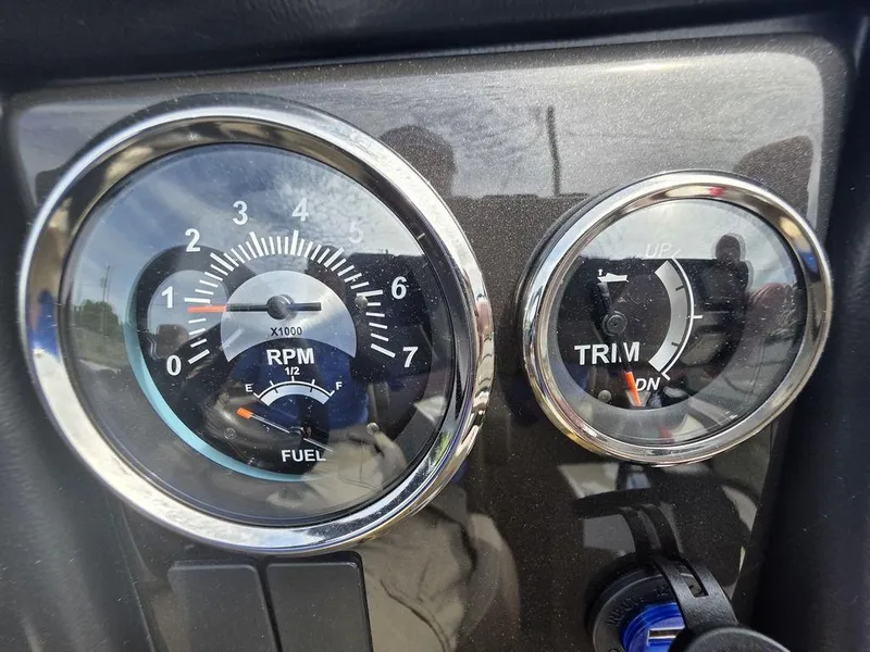 Slide: The Image of Dashboard gauges of 2025 Veranda VR22RC Tri-Toon, showing RPM and trim levels. - 25