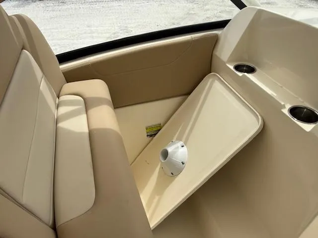 Slide: The Image of Scout 255 Dorado 2022 - 11