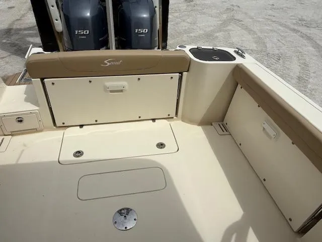 Slide: The Image of Scout 255 Dorado 2022 - 15