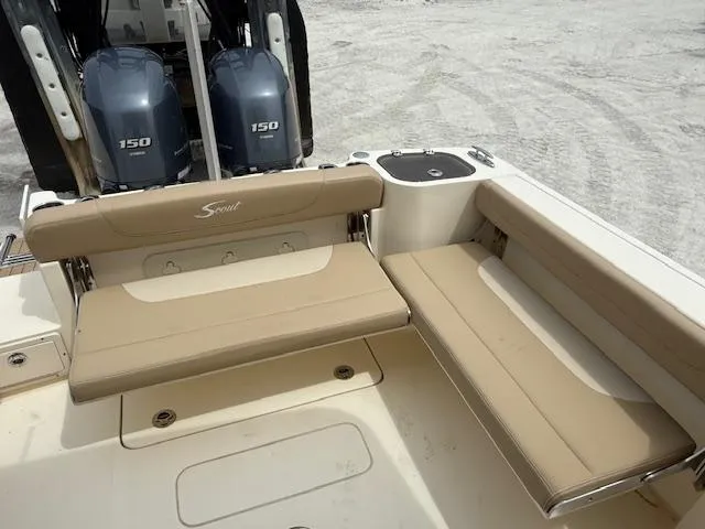 Slide: The Image of Scout 255 Dorado 2022 - 16