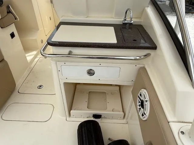 Slide: The Image of Scout 255 Dorado 2022 - 17