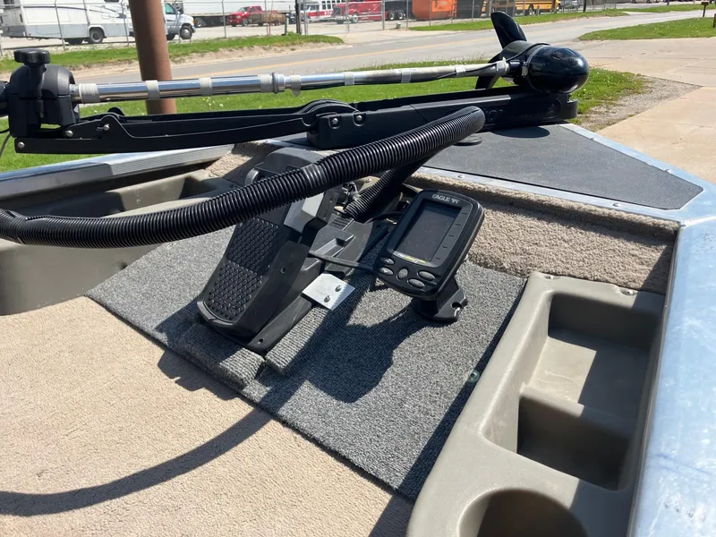 Slide: The Image of 2007 Tracker Pro Crappie 175 boat with trolling motor and fish finder. - 17