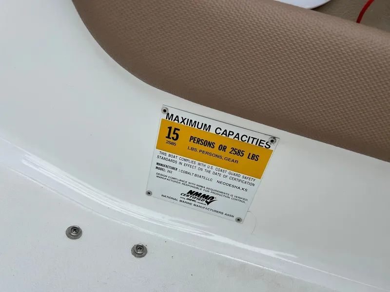 Slide: The Image of 2010 Cobalt 262 boat capacity label, maximum 15 persons or 2585 lbs. - 19