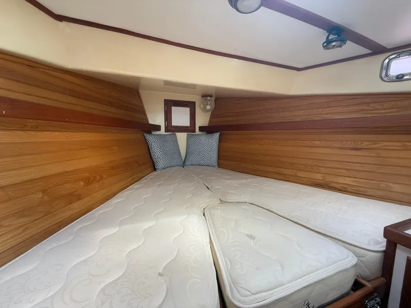 Slide: The Image of Duffy 37 Downeast 2005 - 10