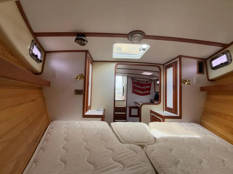 Slide: The Image of Duffy 37 Downeast 2005 - 11